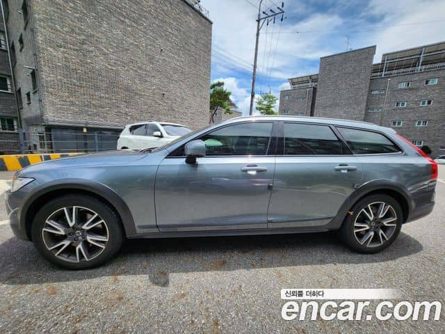 Volvo V90 Cross Country, 2018