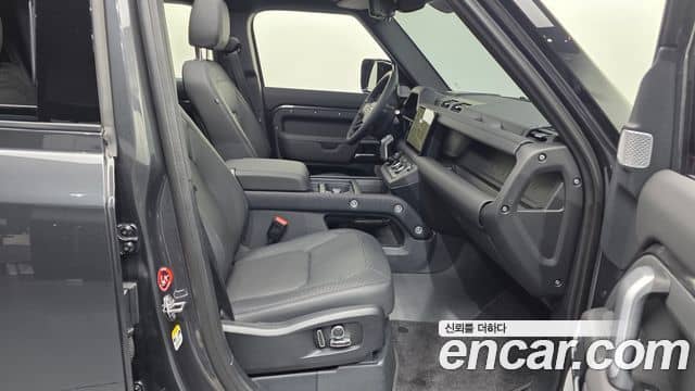 Land Rover Defender, 2024