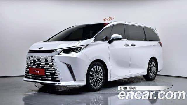 Lexus LM, 2025