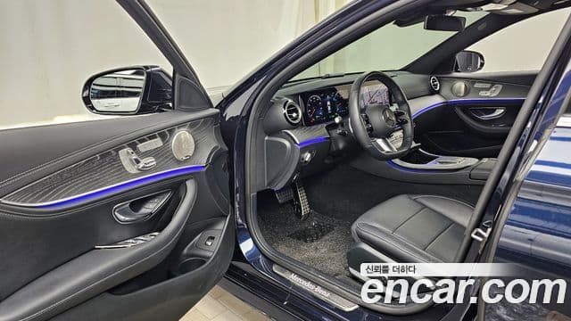 Mercedes-Benz E-Class 2022 — Фото 9/20