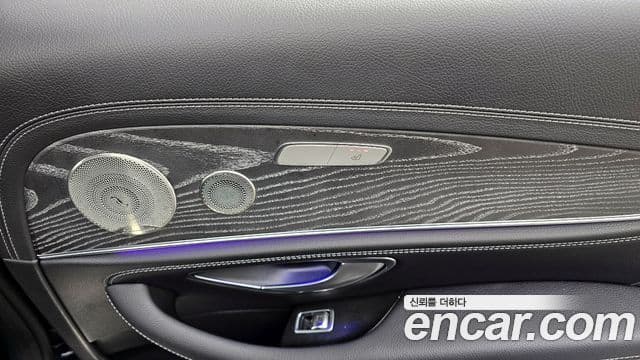 Mercedes-Benz E-Class 2022 — Фото 18/20
