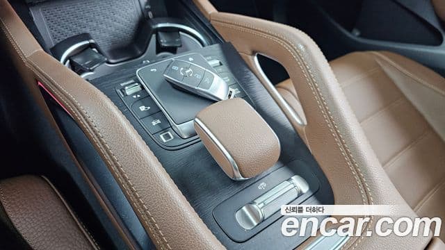 Mercedes-Benz GLE-Class 2025 — ფოტო 9/20