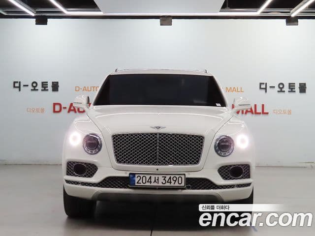 Bentley Bentayga 2018 — Фото 1/20