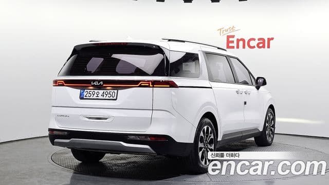 Kia Carnival 2021 — ფოტო 2/20