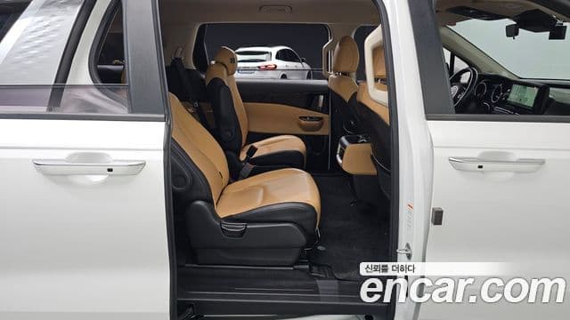 Kia Carnival 2021 — ფოტო 10/20