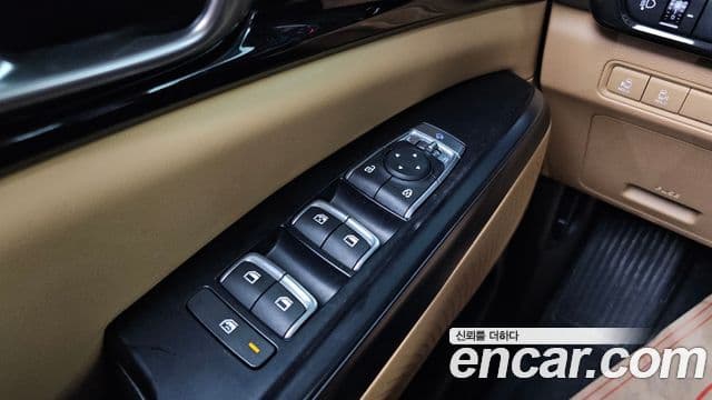 Kia Carnival 2021 — ფოტო 12/20