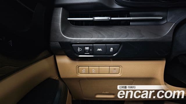 Kia Carnival 2021 — ფოტო 13/20