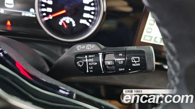 Kia Carnival 2021 — ფოტო 15/20