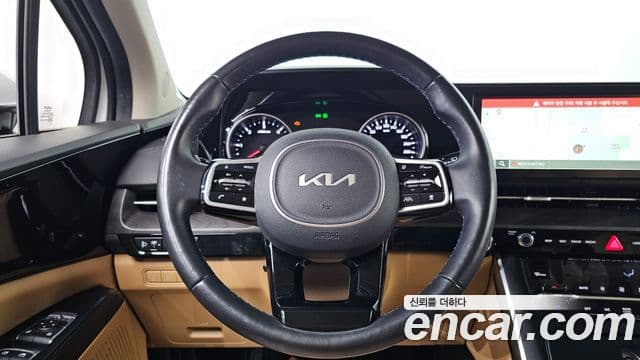 Kia Carnival 2021 — ფოტო 16/20