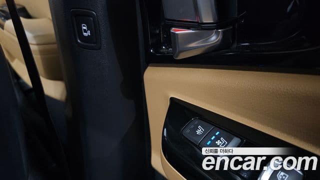 Kia Carnival 2021 — ფოტო 18/20