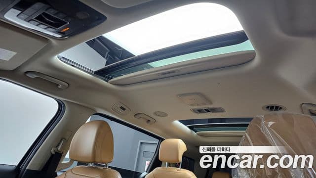 Kia Carnival 2021 — ფოტო 19/20