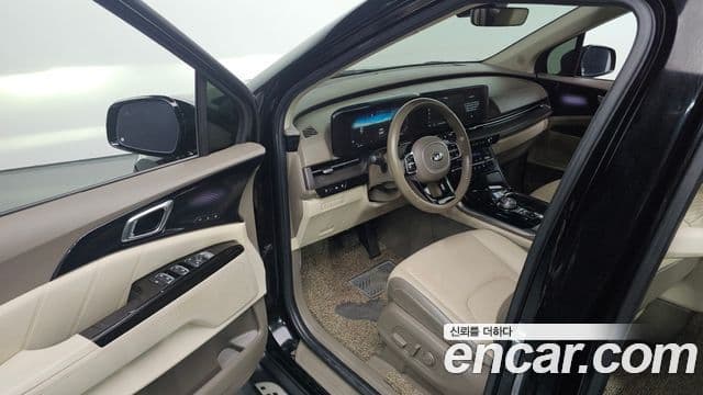 Kia Carnival 2021 — ფოტო 8/20