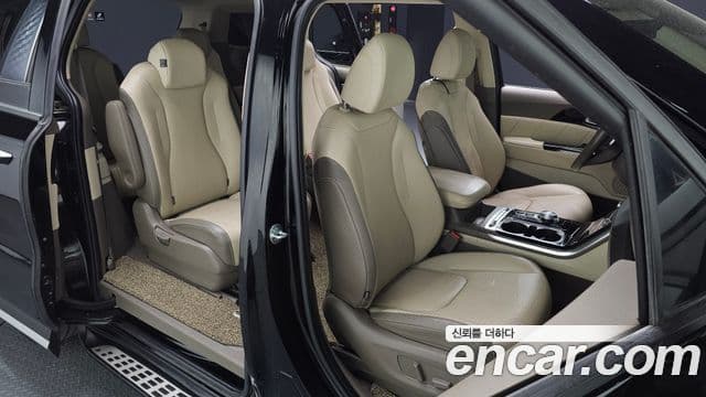 Kia Carnival 2021 — ფოტო 11/20