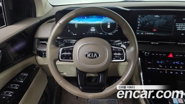 Kia Carnival 2021 — ფოტო 13/20