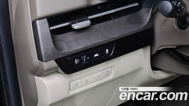 Kia Carnival 2021 — ფოტო 14/20