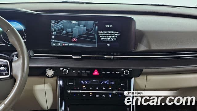 Kia Carnival 2021 — ფოტო 15/20