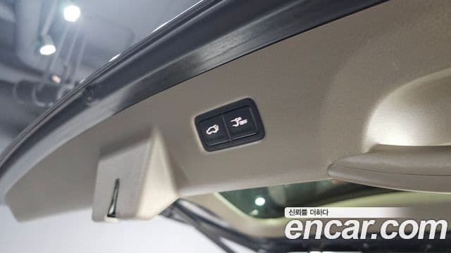 Kia Carnival 2021 — ფოტო 16/20