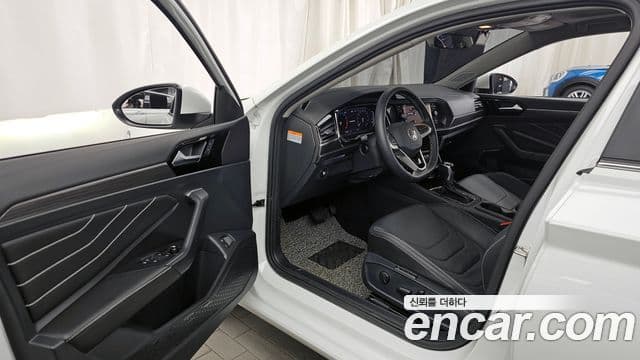 Volkswagen Jetta 2022 — Şəkil 10/20