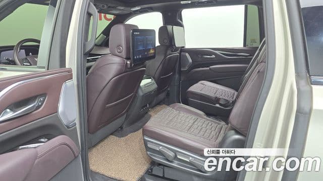 Cadillac Escalade 2023 — Фото 11/20