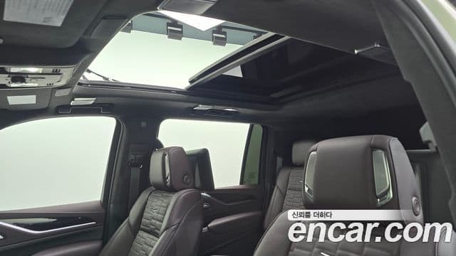 Cadillac Escalade 2023 — Фото 18/20