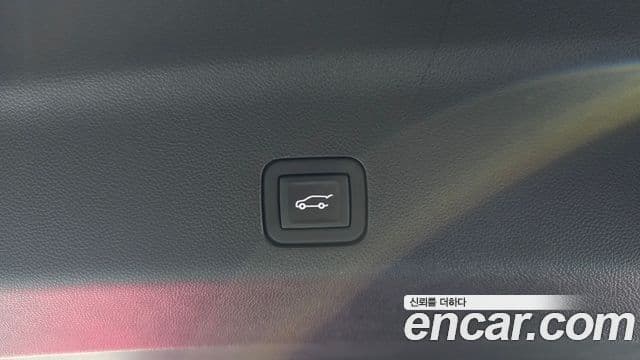 Cadillac Escalade 2023 — Фото 19/20