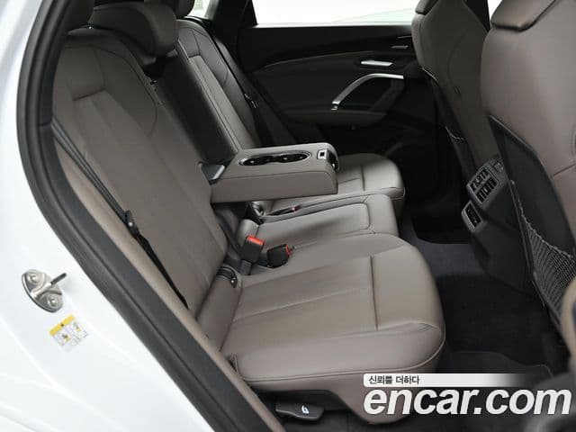 Audi Q5 2025 — Фото 11/20