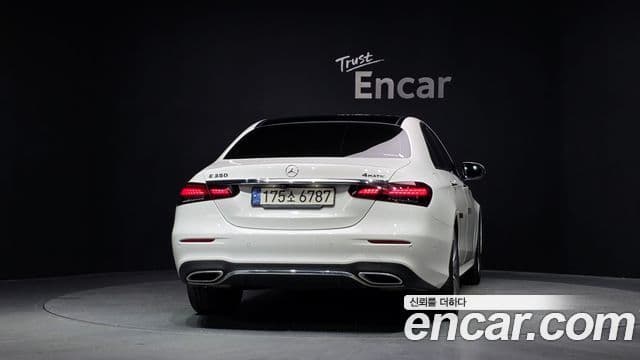 Mercedes-Benz E-Class 2021 — ფოტო 4/20