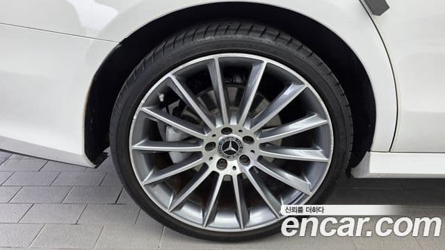 Mercedes-Benz E-Class 2021 — ფოტო 5/20