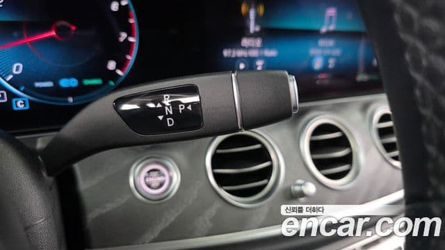 Mercedes-Benz E-Class 2021 — ფოტო 9/20
