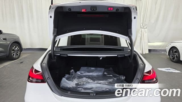 Mercedes-Benz E-Class 2021 — ფოტო 20/20