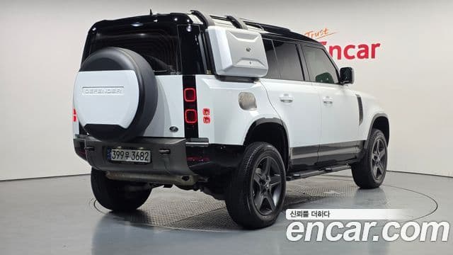 Land Rover Defender 2023 — Фото 2/20