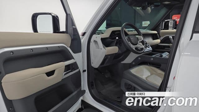 Land Rover Defender 2023 — Фото 10/20