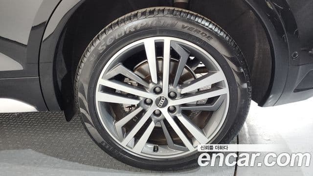Audi Q5 2021 — ფოტო 5/20