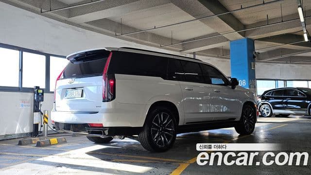 Cadillac Escalade 2023 — Фото 2/20