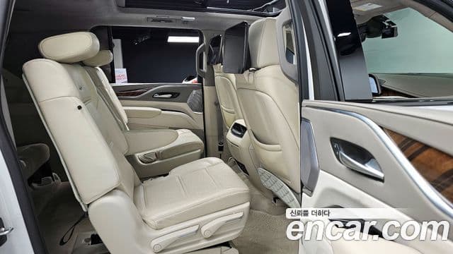 Cadillac Escalade 2023 — Фото 11/20