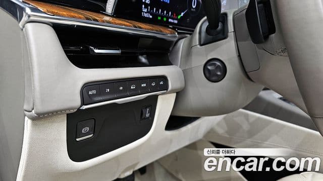 Cadillac Escalade 2023 — Фото 14/20