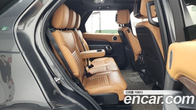 Land Rover Discovery 5 2019 — Фото 12/20
