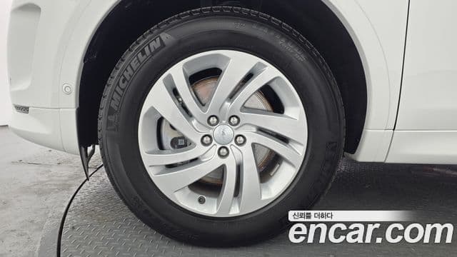 Land Rover Discovery Sport 2025 — ფოტო 9/20
