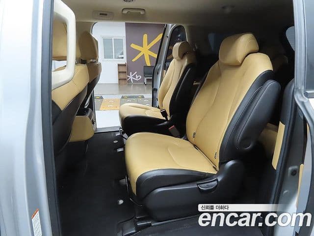 Kia Carnival 2020 — ფოტო 7/20