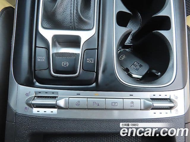Kia Carnival 2020 — ფოტო 15/20