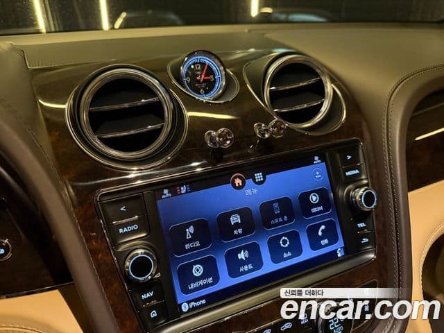 Bentley Bentayga 2018 — Фото 15/19