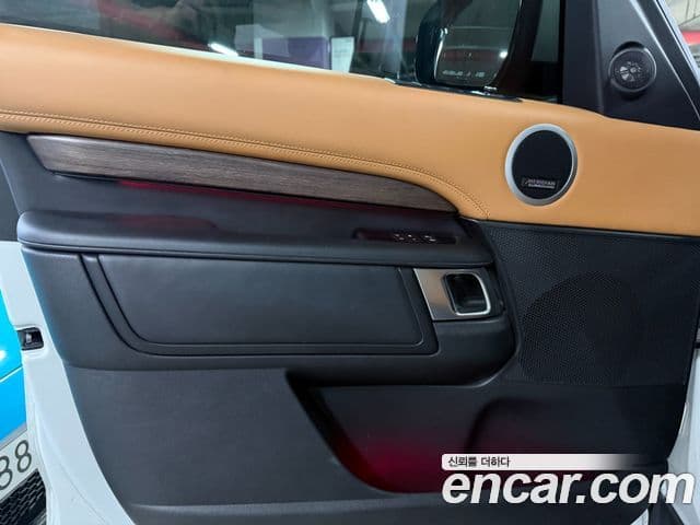 Land Rover Discovery 5 2019 — Фото 19/20