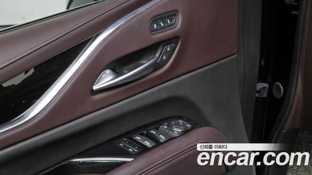 Cadillac Escalade 2023 — фото 15 из 20