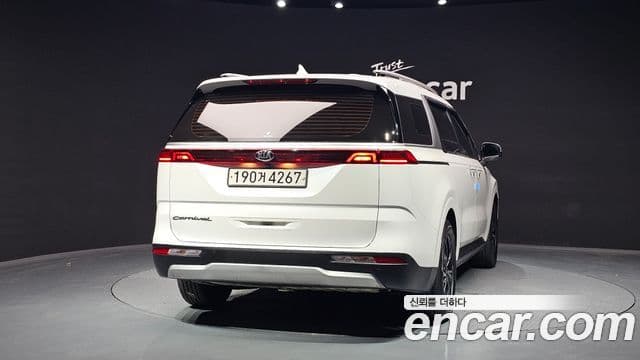 Kia Carnival 2020 — ფოტო 4/20