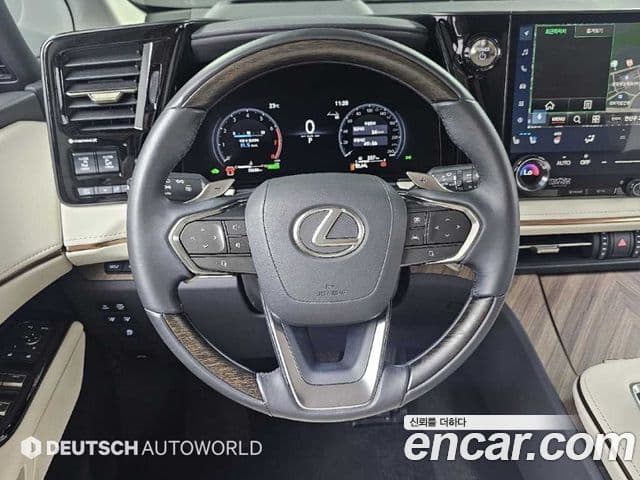 Lexus LM 2025 — Фото 13/20