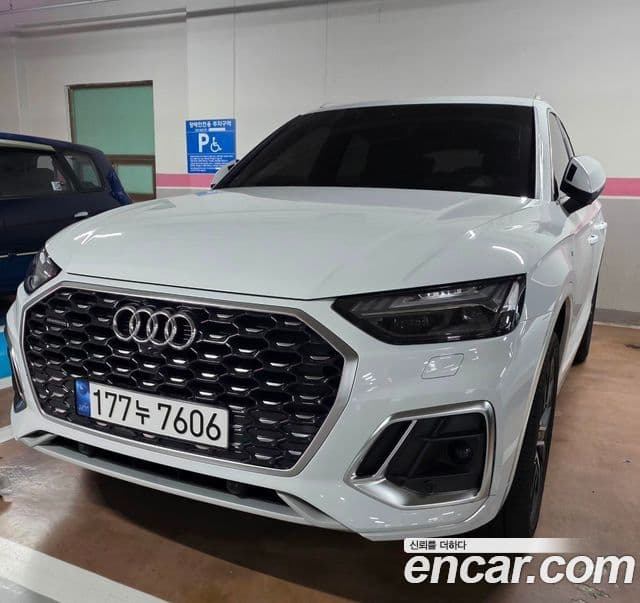 Audi Q5 2023 — Фото 1/10