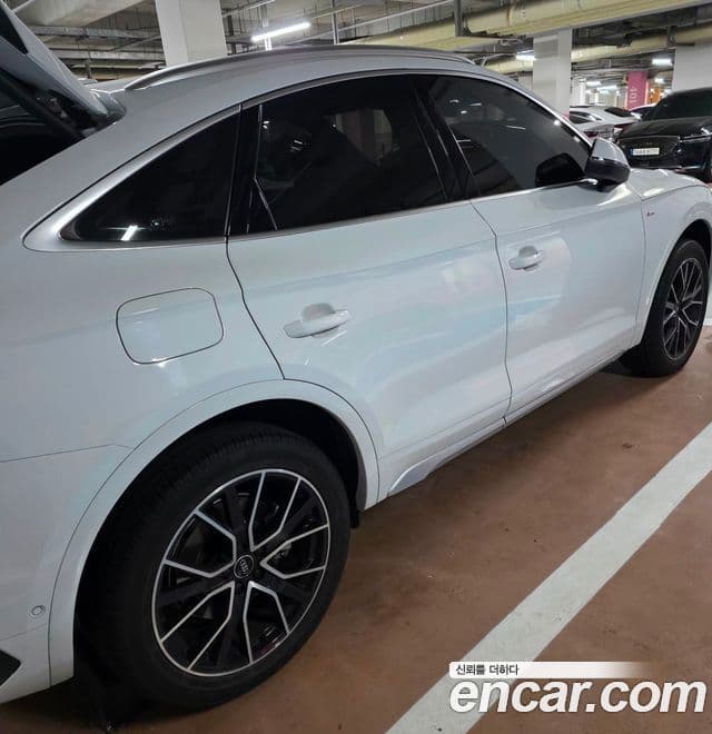 Audi Q5 2023 — Фото 2/10