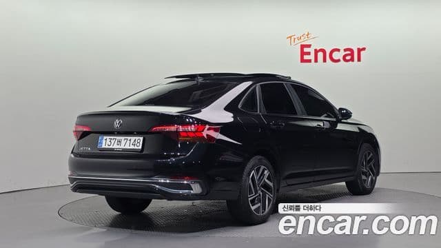 Volkswagen Jetta 2023 — Şəkil 2/20
