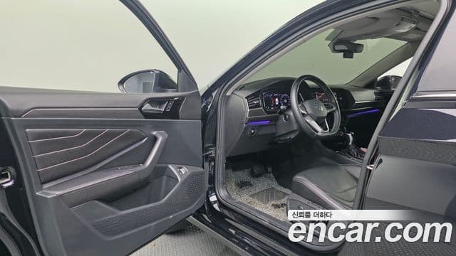 Volkswagen Jetta 2023 — Şəkil 10/20