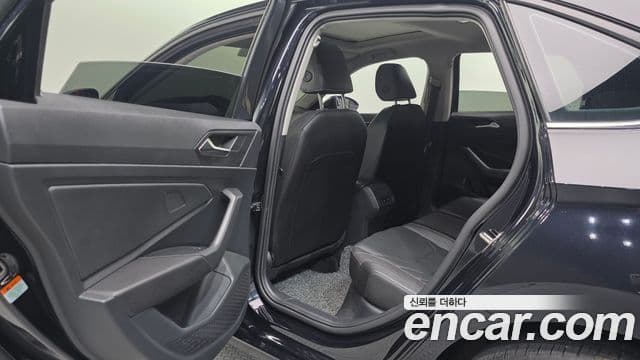 Volkswagen Jetta 2023 — Şəkil 16/20
